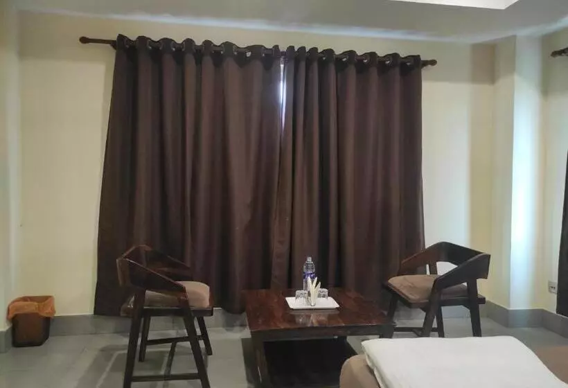 ホテル Mayur Gardens