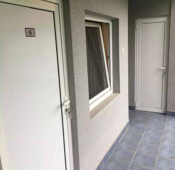 هاستل Banja Gornja Trepca Smestaj Grof