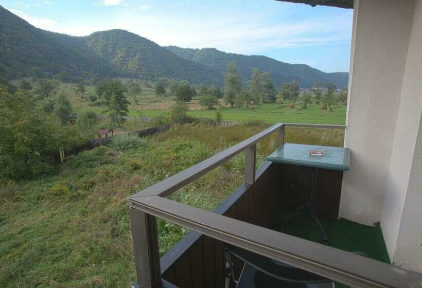 הוסטל Time Out   Valea Oltului