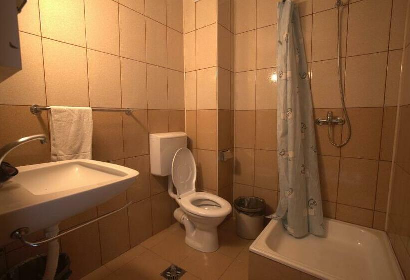 הוסטל Time Out   Valea Oltului