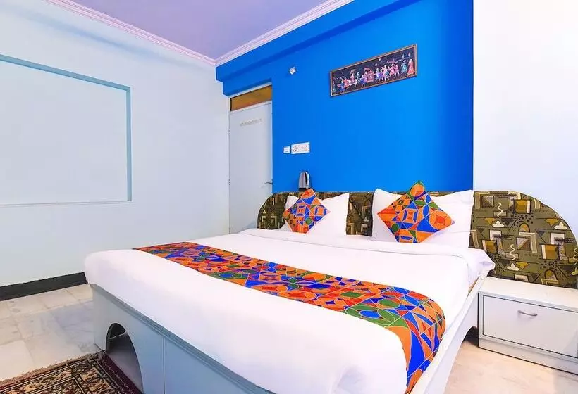 ホテル Fabexpress Anuja