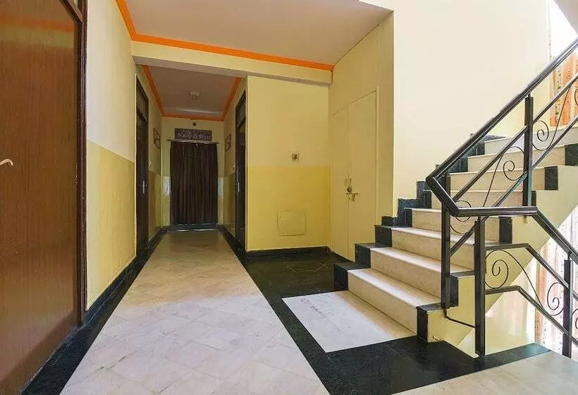 ホテル Fabexpress Anuja