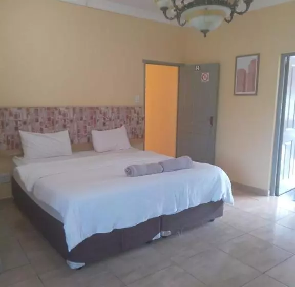 ペンション Fourways Guest House