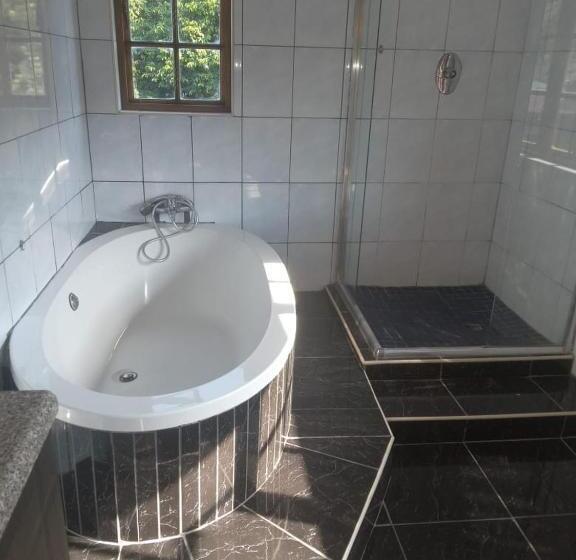 بنسيون Fourways Guest House