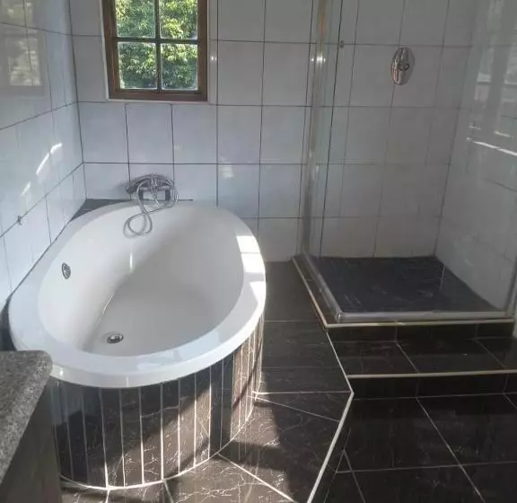 ペンション Fourways Guest House