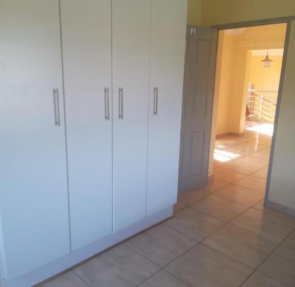 بنسيون Fourways Guest House