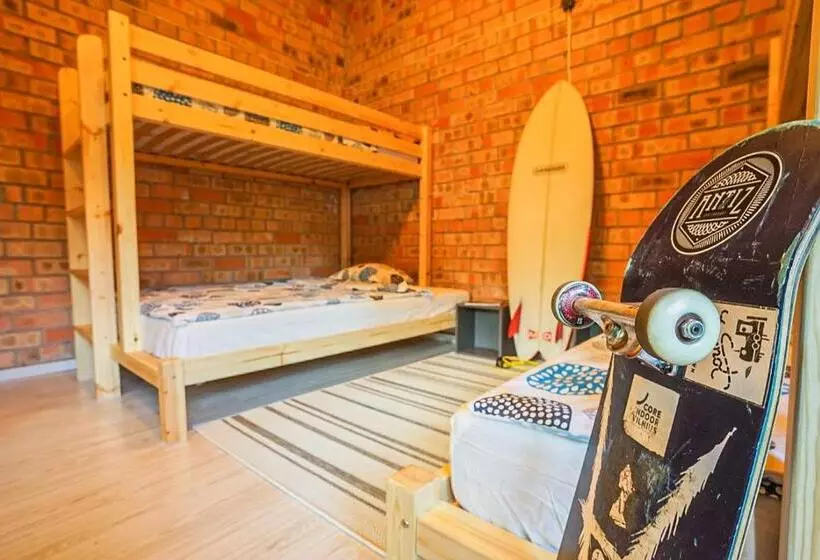 هاستل Surf Camp