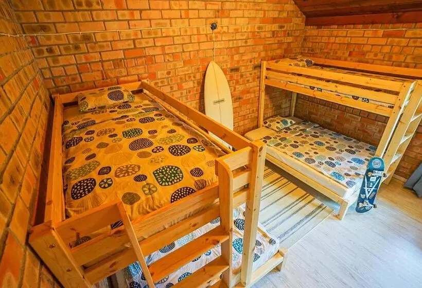 هاستل Surf Camp
