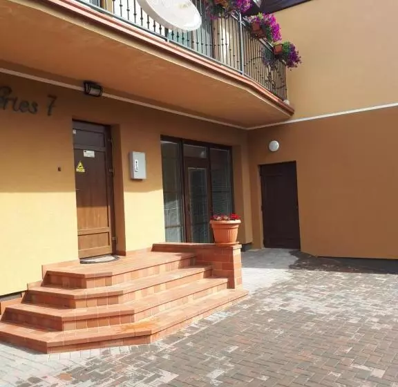 پانسیون Juro Guest House