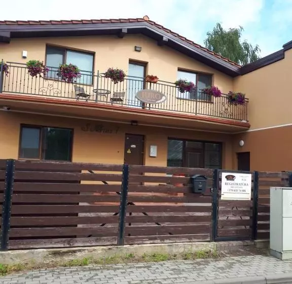 پانسیون Juro Guest House