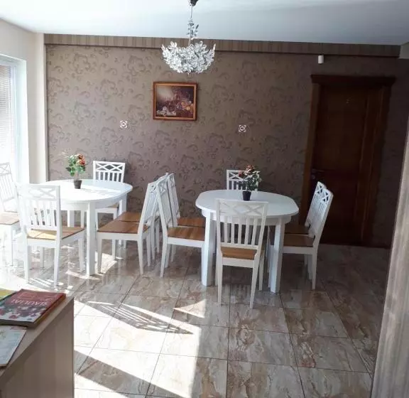 پانسیون Juro Guest House