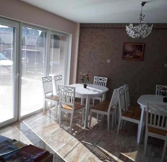 پانسیون Juro Guest House