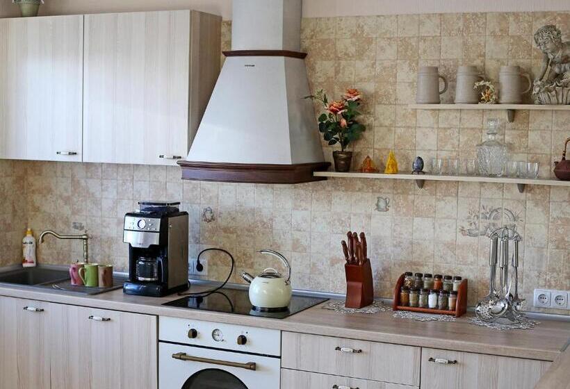 پانسیون Juro Guest House