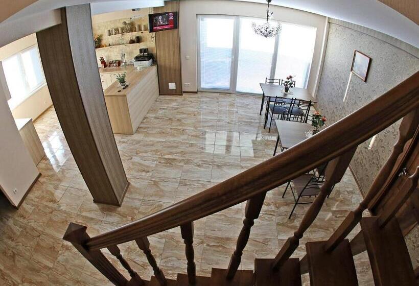 پانسیون Juro Guest House