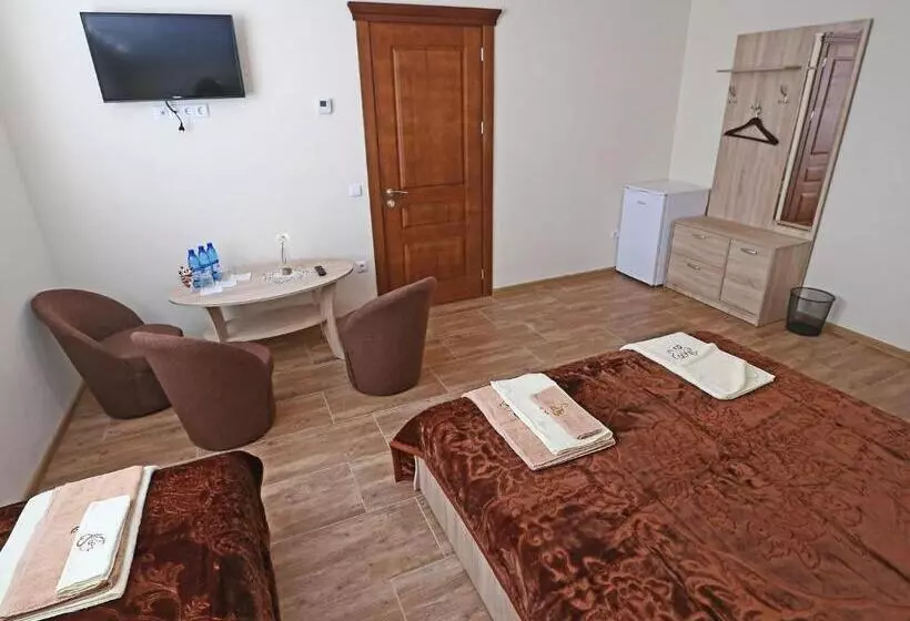 پانسیون Juro Guest House