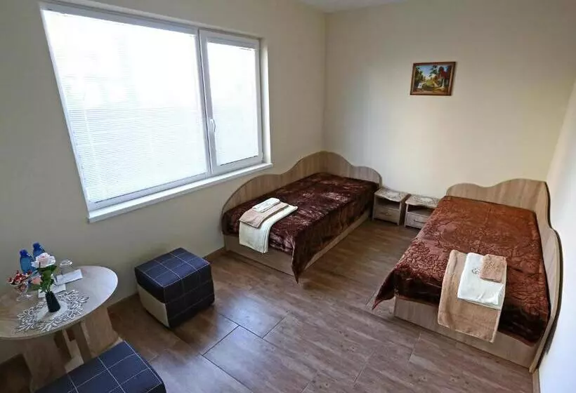 پانسیون Juro Guest House