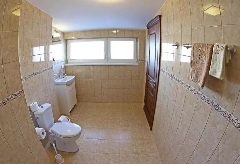 پانسیون Juro Guest House