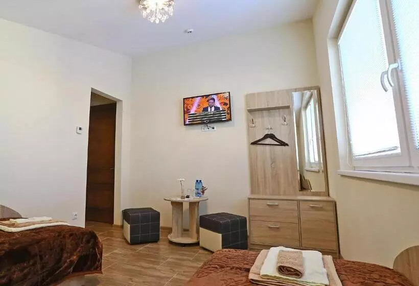 پانسیون Juro Guest House