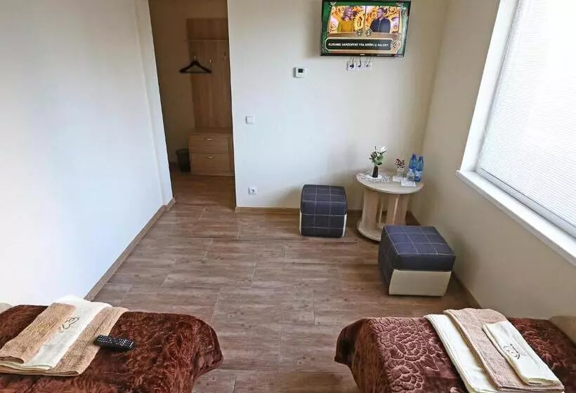 پانسیون Juro Guest House