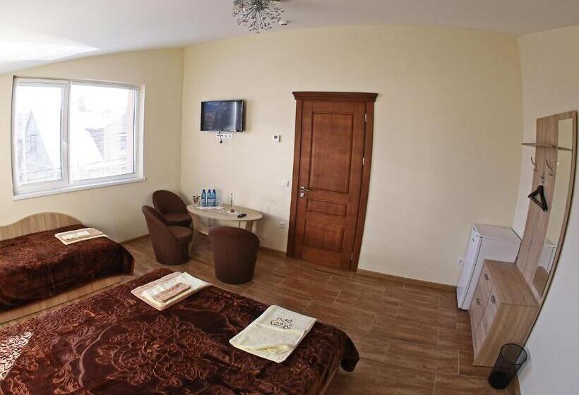 پانسیون Juro Guest House