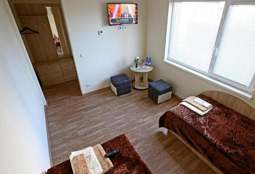 پانسیون Juro Guest House