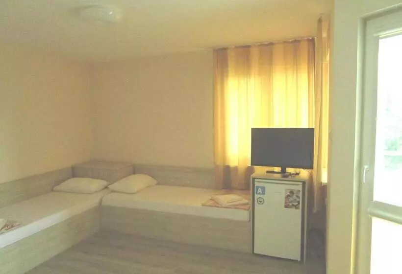 ペンション Guest House Kamburovi