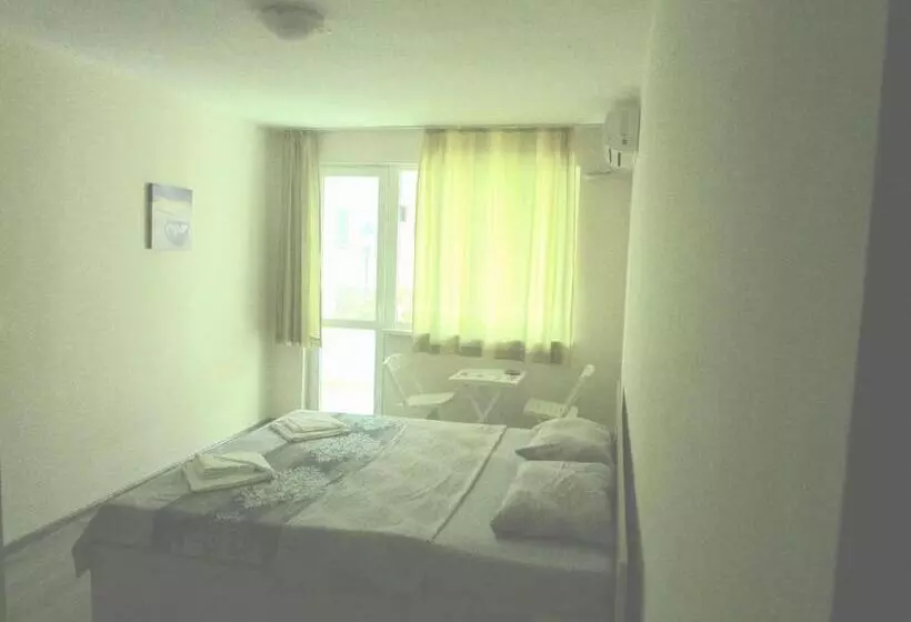 ペンション Guest House Kamburovi