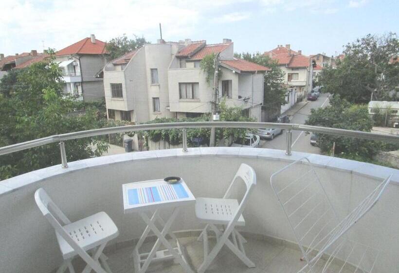 פנסיון Guest House Kamburovi