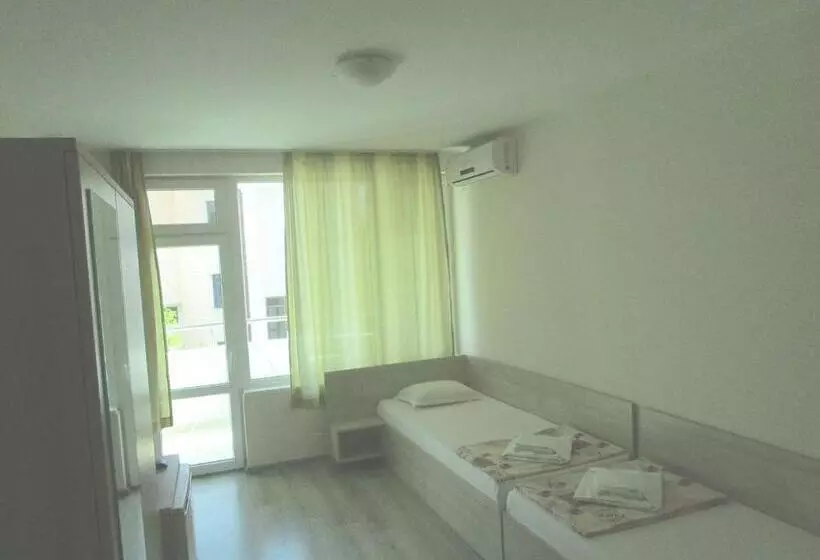 ペンション Guest House Kamburovi