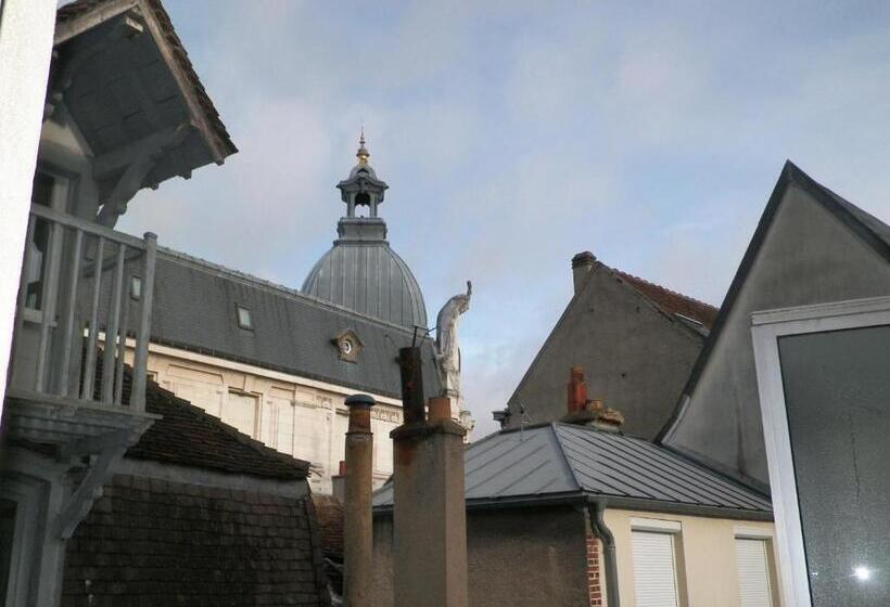 فندق Hôtel Du Commerce