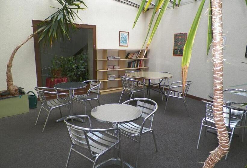 فندق Hôtel Du Commerce