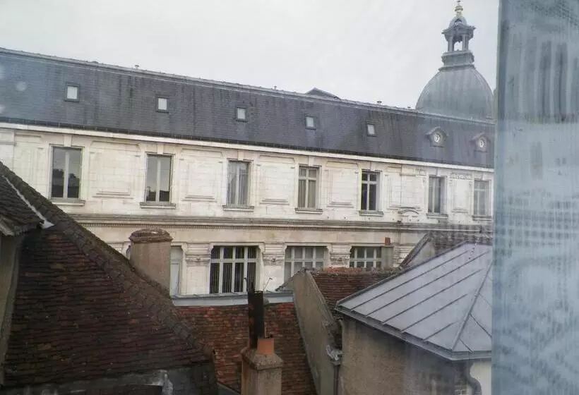 هتل Hôtel Du Commerce