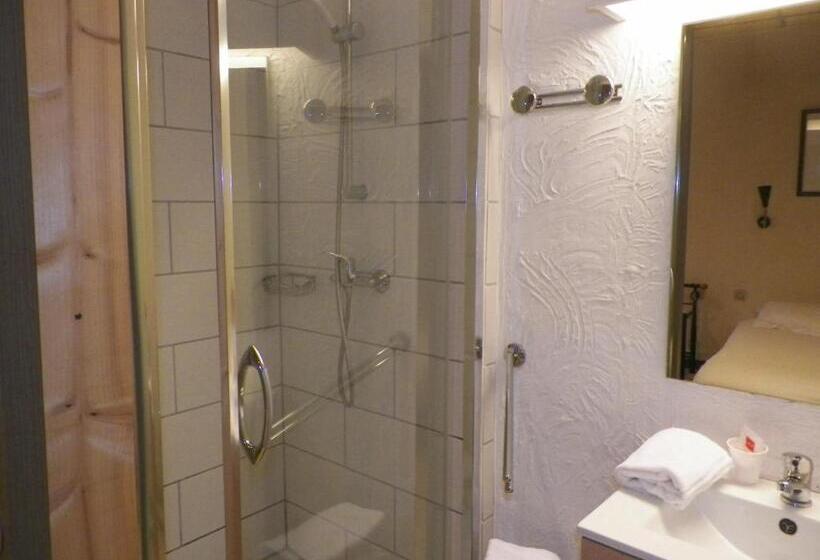 فندق Hôtel Du Commerce