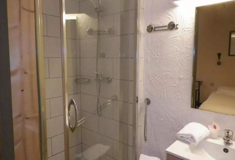 هتل Hôtel Du Commerce