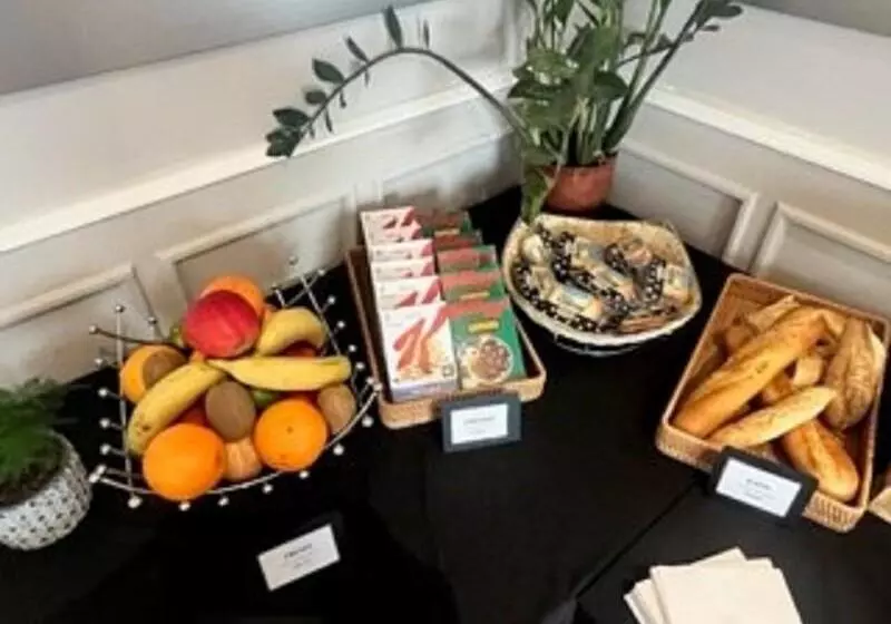 ホテル Hôtel Le Divona