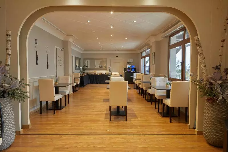 ホテル Hôtel Le Divona