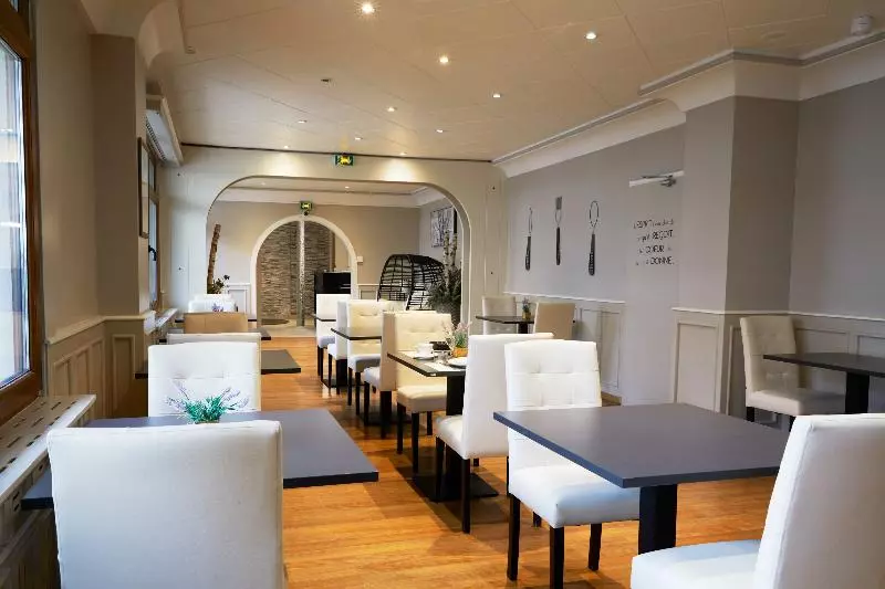 ホテル Hôtel Le Divona