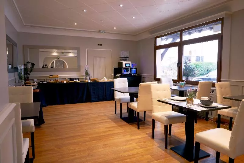 ホテル Hôtel Le Divona