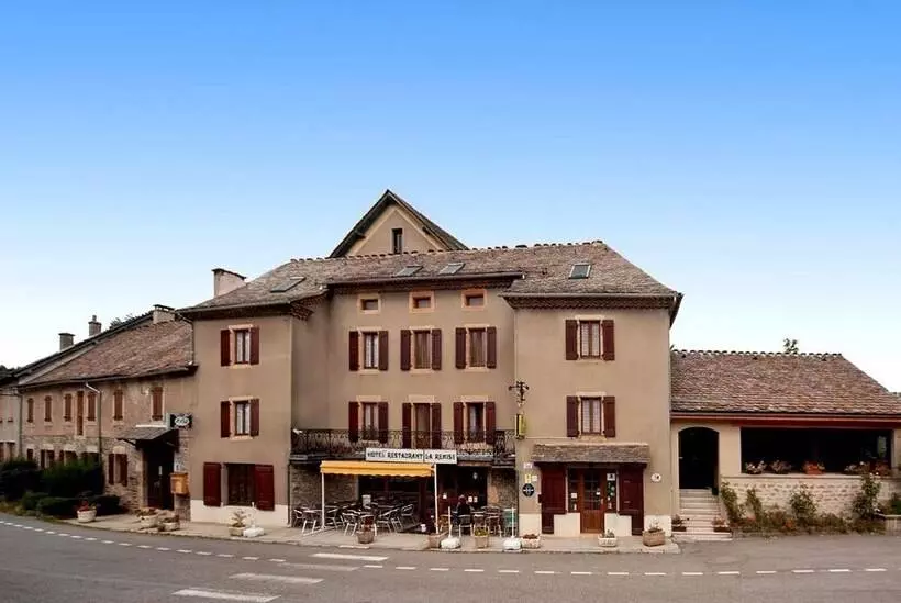 ホテル Logis Hôtel Restaurant La Remise