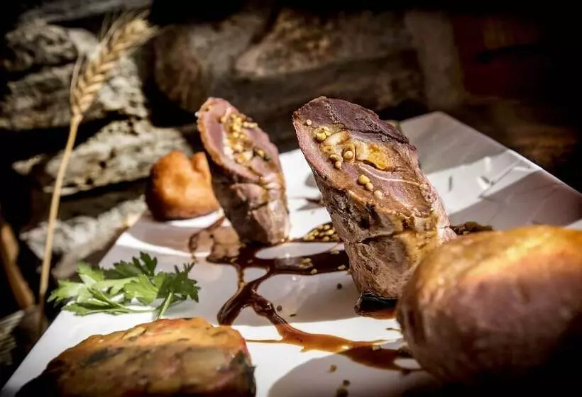 ホテル Logis Hôtel Restaurant La Remise