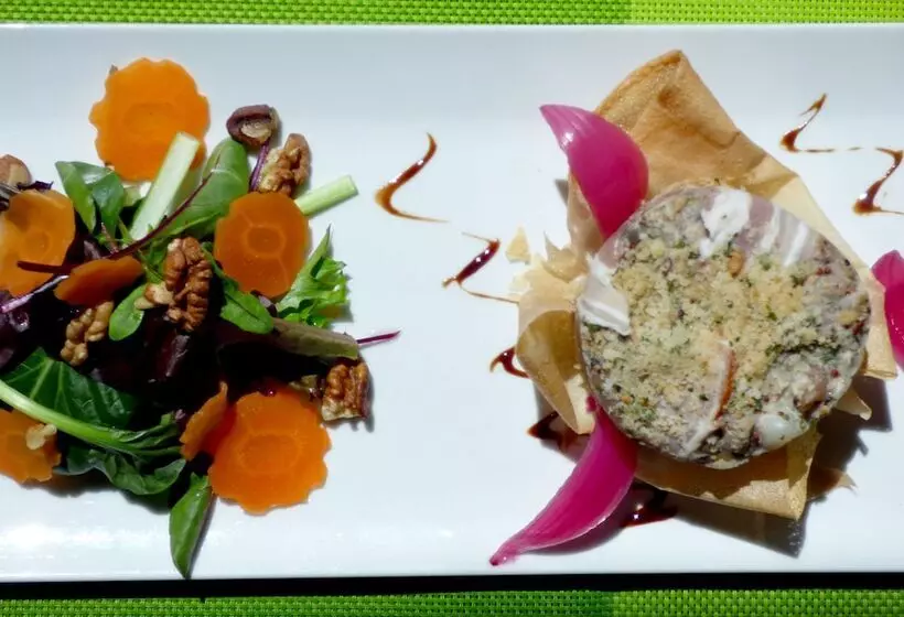 ホテル Logis Hôtel Restaurant La Remise