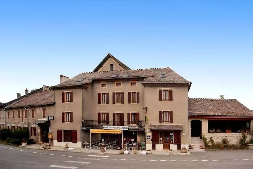 ホテル Logis Hôtel Restaurant La Remise