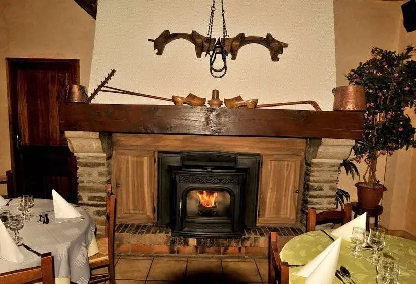 ホテル Logis Hôtel Restaurant La Remise