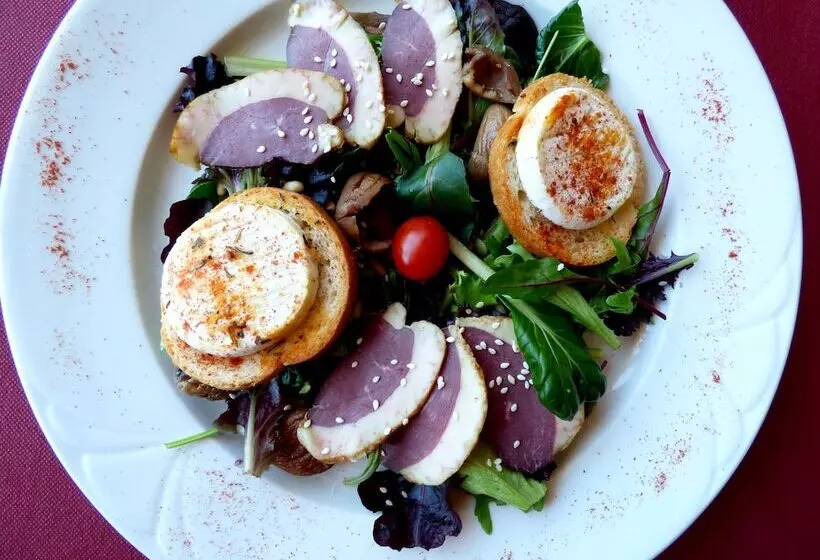 ホテル Logis Hôtel Restaurant La Remise