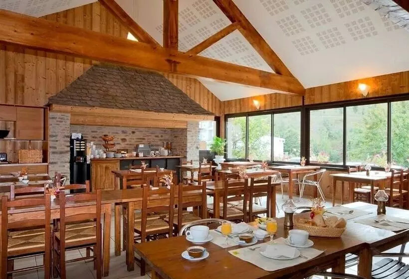 ホテル Logis Hôtel Restaurant La Remise