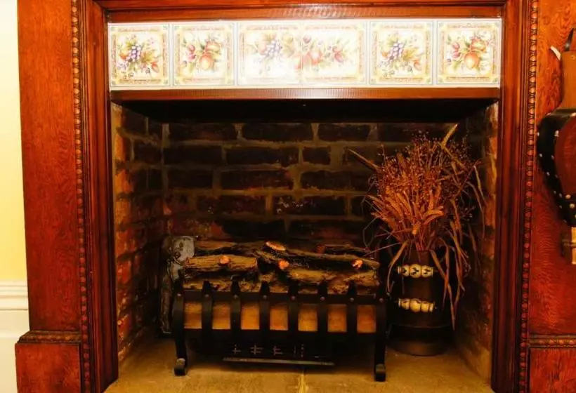 هتل Rooftree Guest House