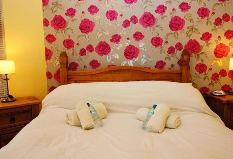 Hotel Rooftree Guest House