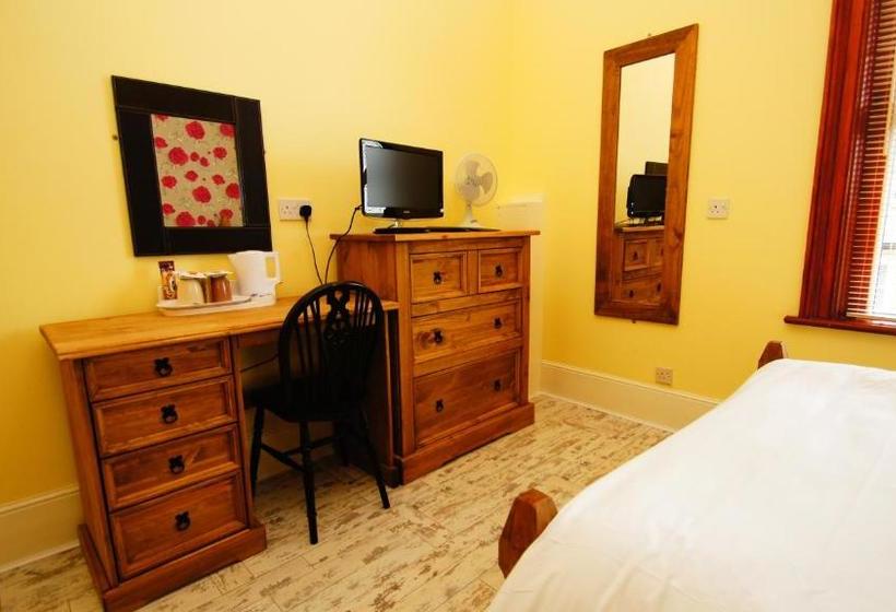 Hotel Rooftree Guest House