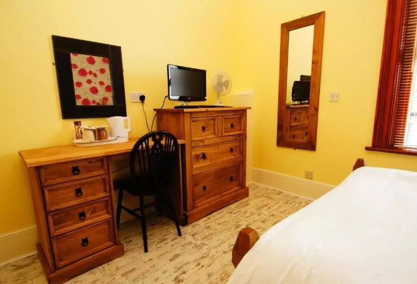 هتل Rooftree Guest House