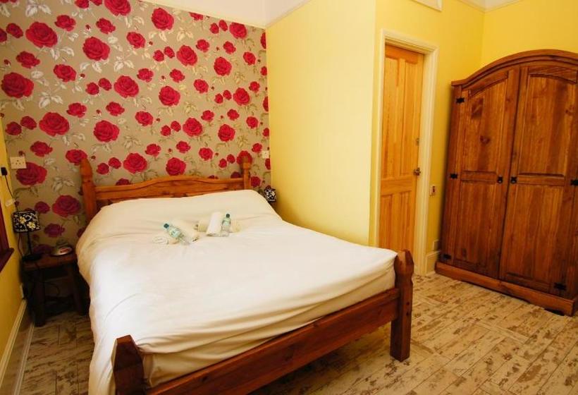 Hotel Rooftree Guest House